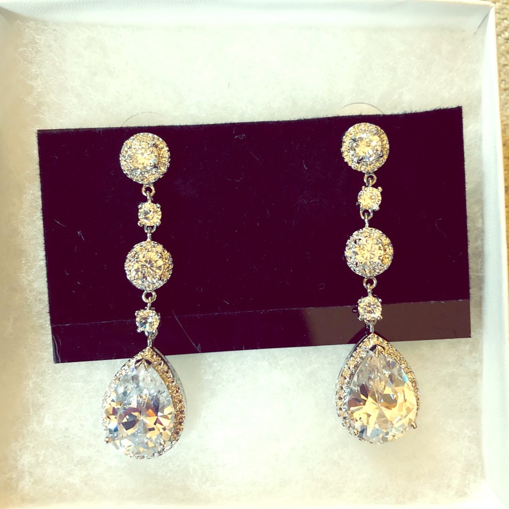 Stunning Mariell earrings